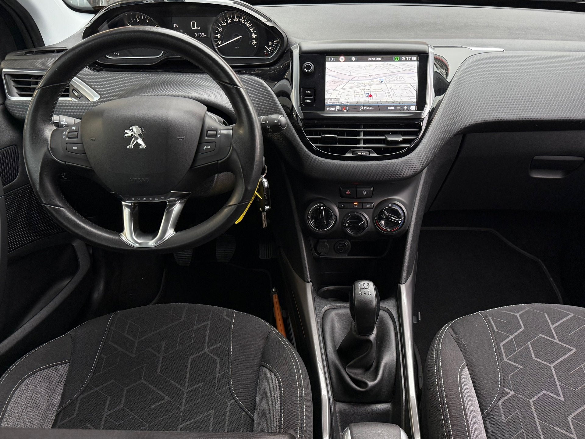 Peugeot 2008 1.2 PureTech 1e EIG | CARPLAY | CRUISE | NAP, Auto's, Stof, Origineel Nederlands, Bedrijf, Handgeschakeld