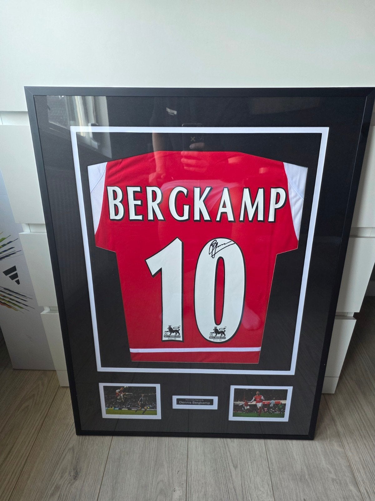 Ingelijst gesigneerd Dennis Bergkamp shirt met COA, Ophalen of Verzenden, Nieuw, Buitenlandse clubs, Shirt