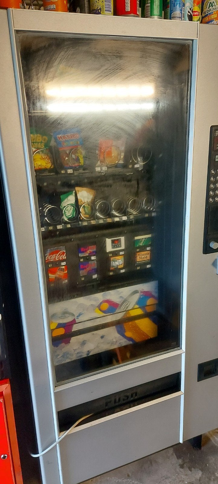Snoepautomaat met blikjes, Ophalen, Zo goed als nieuw