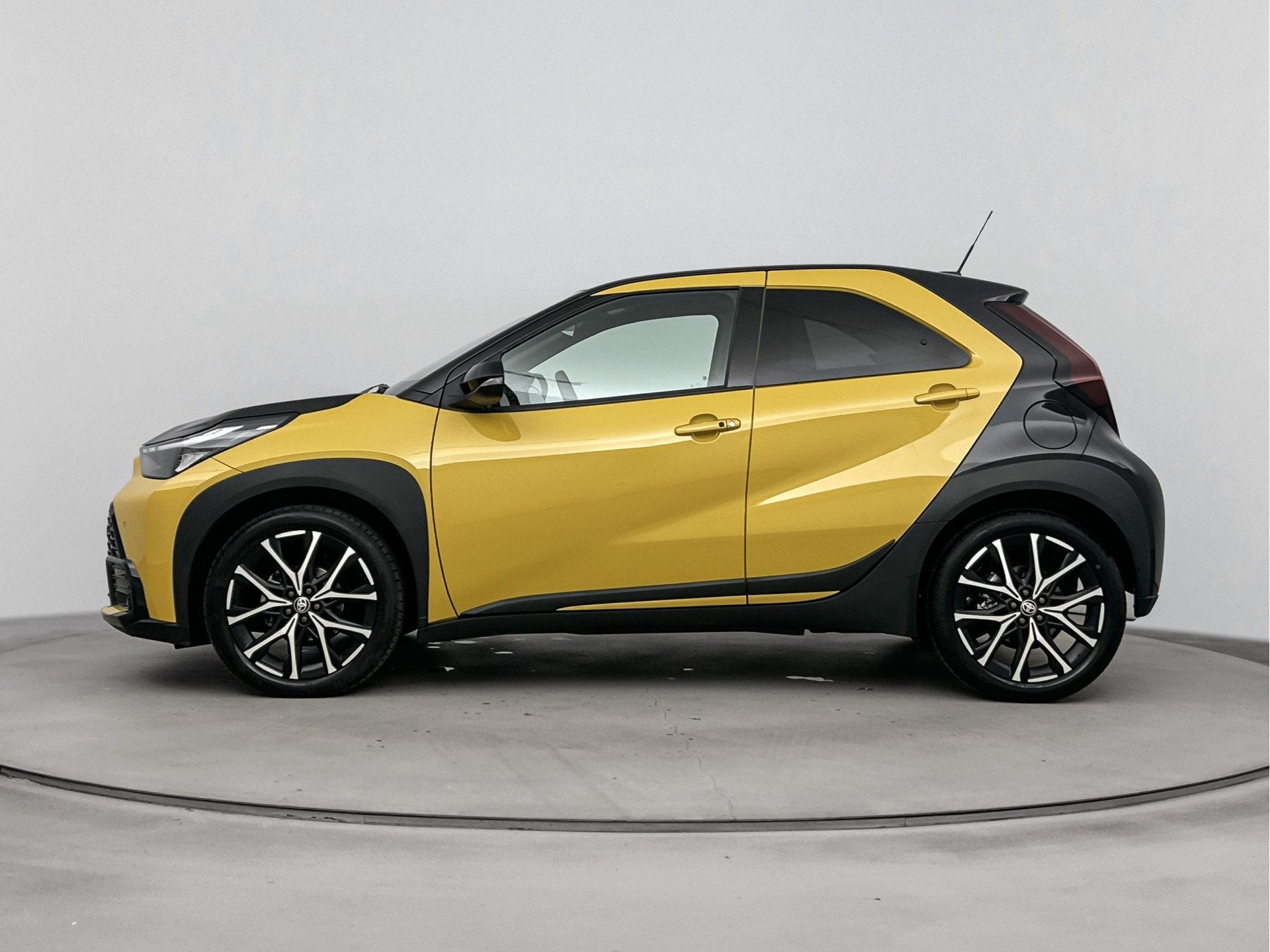 Toyota Aygo X Hybrid 115 GR Sport Bearlock (bj 2025), Auto's, Toyota, 4 stoelen, 116 pk, 26 km/l, 3 cilinders