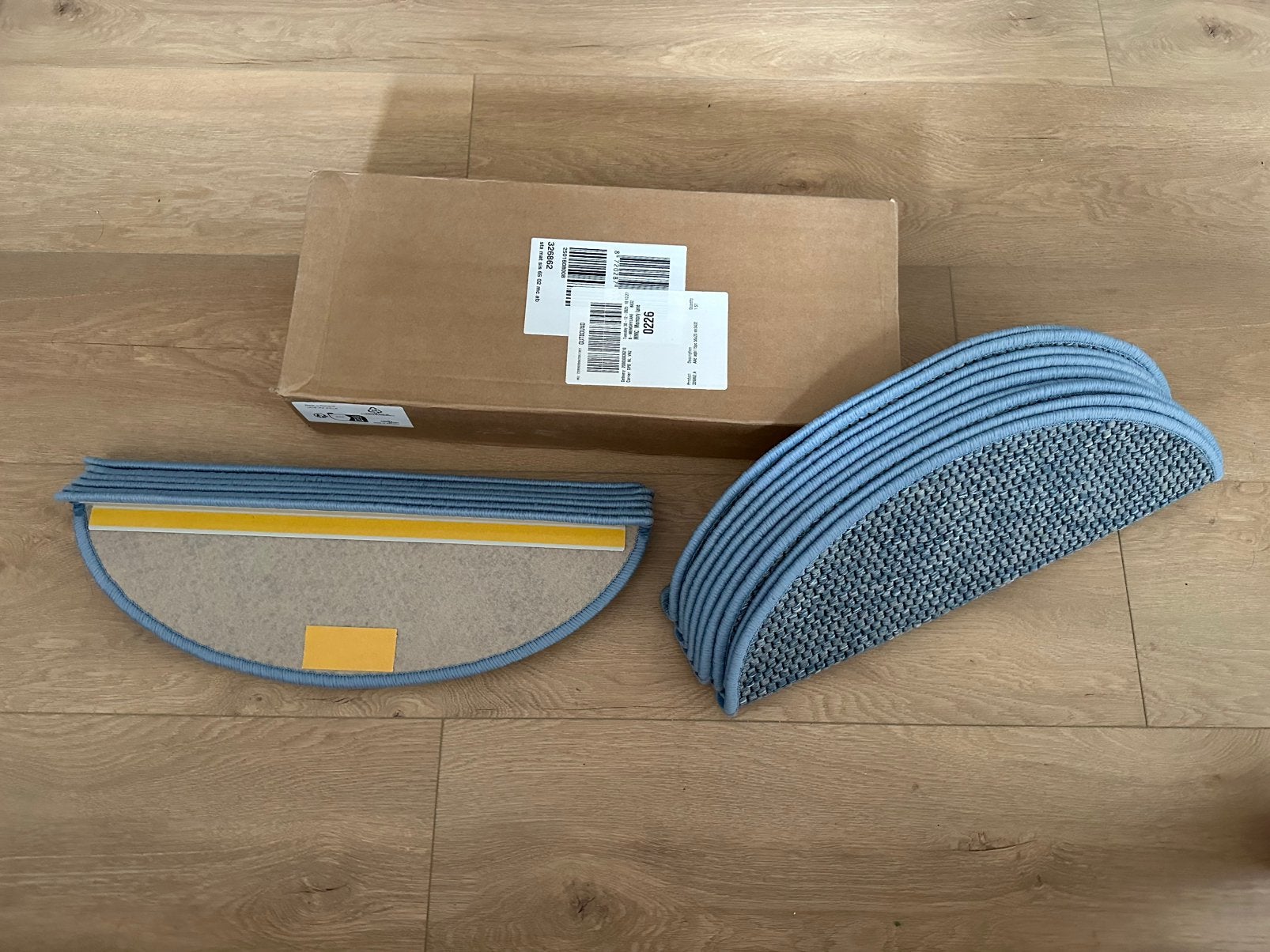 30 stuks lichtblauwe trapmatten ongebruikt, Huis en Inrichting, Ophalen of Verzenden, Nieuw, Blauw, Overige typen
