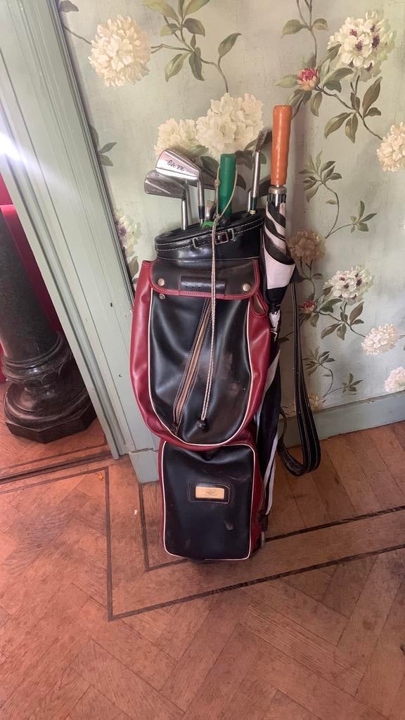 Antieke golftas met wat gesmeede clubs, Ophalen, Zo goed als nieuw, Tas