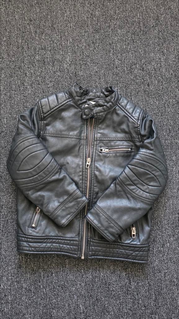 Zara leerjas kinderen maat 116  €6, Kinderen en Baby's, Kinderkleding | Maat 146, Ophalen, Zo goed als nieuw, Jongen, Jas