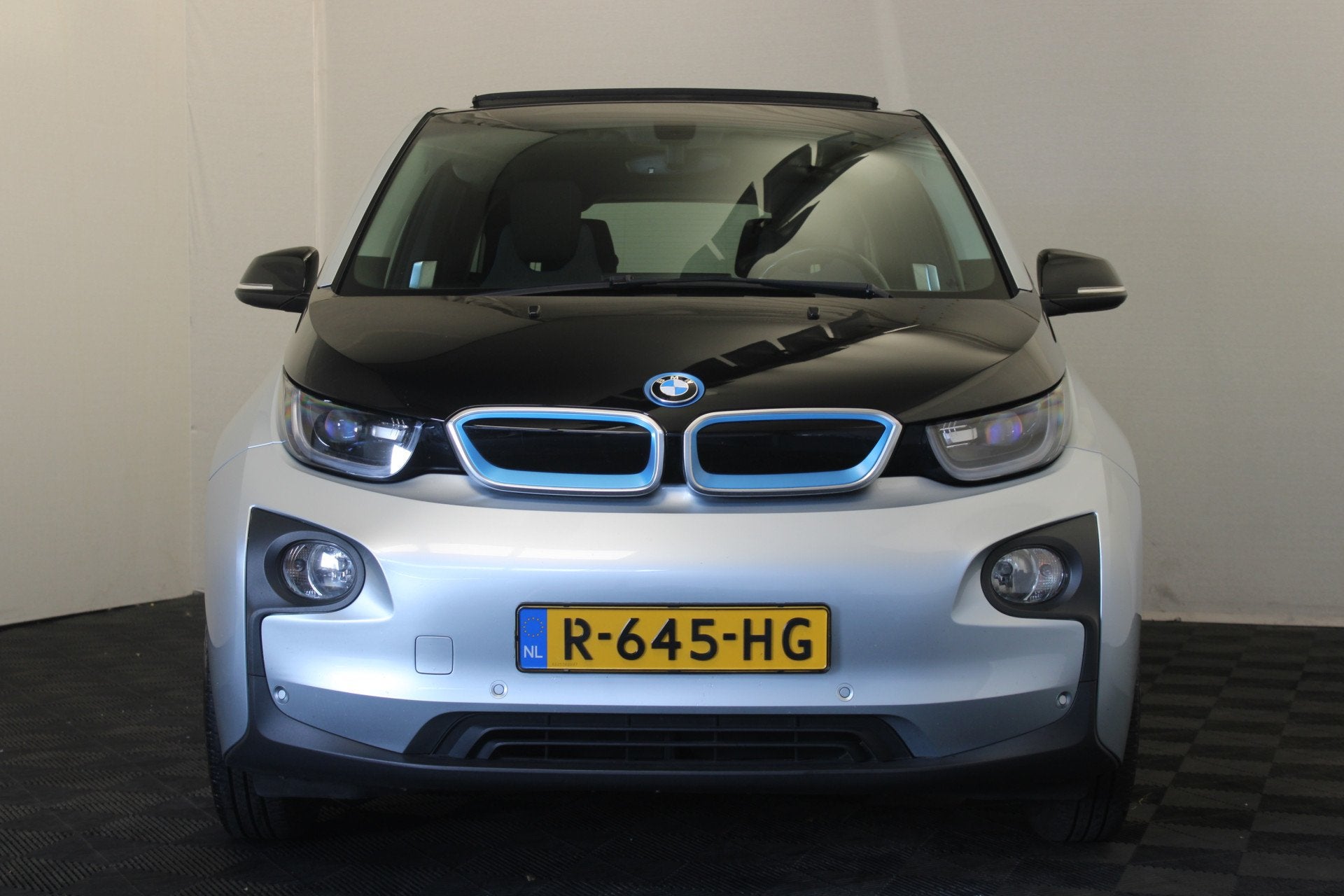 BMW i3 Basis Comfort Advance 22 kWh |Pano|Stoelverw.|, Automaat, Gebruikt, Zwart, 4 stoelen