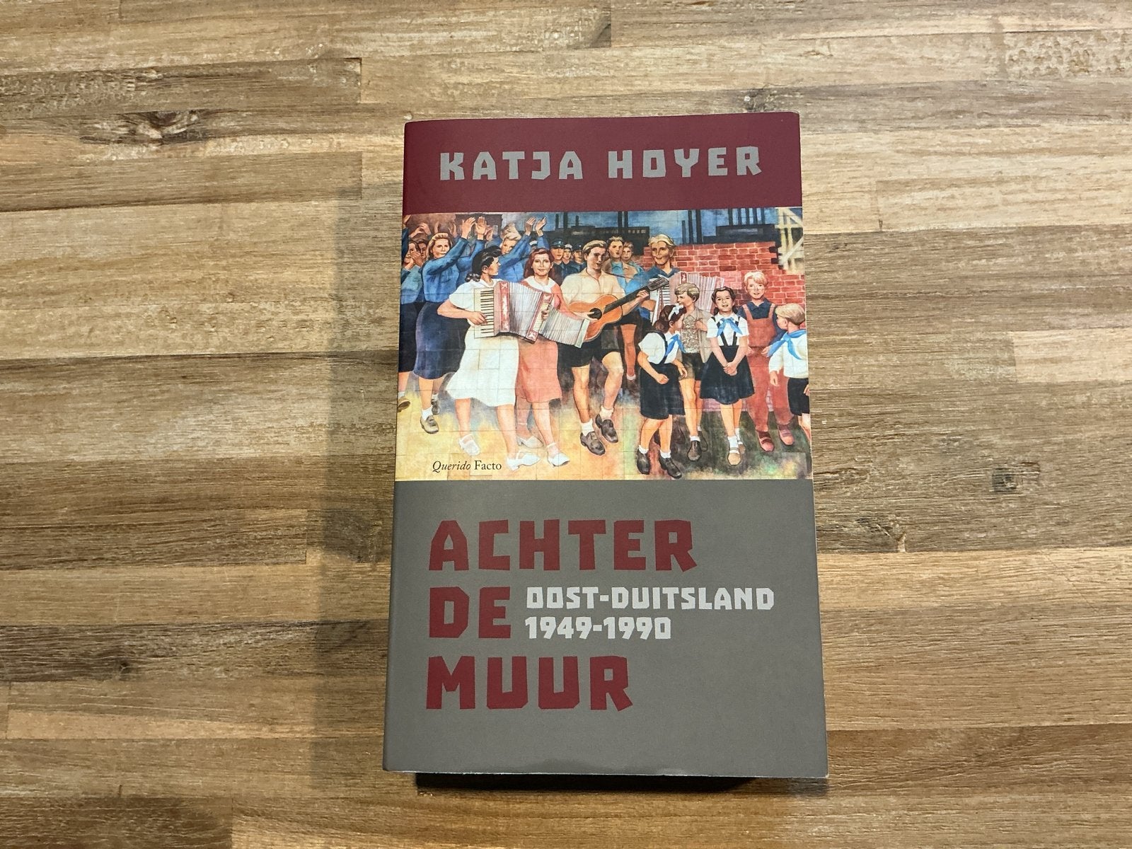 Achter de Muur: Oost-Duitsland 1949-1990 - Katja Hoyer, Ophalen of Verzenden, 20e eeuw of later, Zo goed als nieuw
