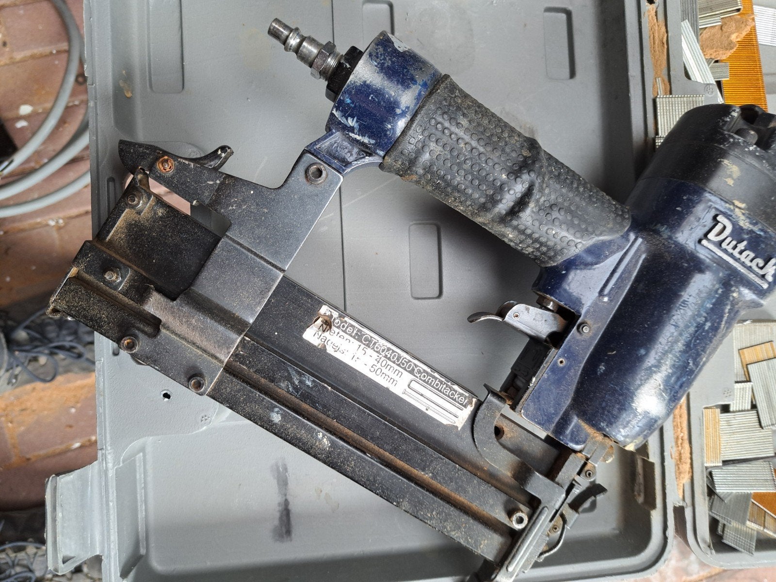 Dutack C16/40-50 Combitacker op lucht met spijkers/nieten, Ophalen of Verzenden, Gebruikt, Tacker/nietmachine, Overige merken