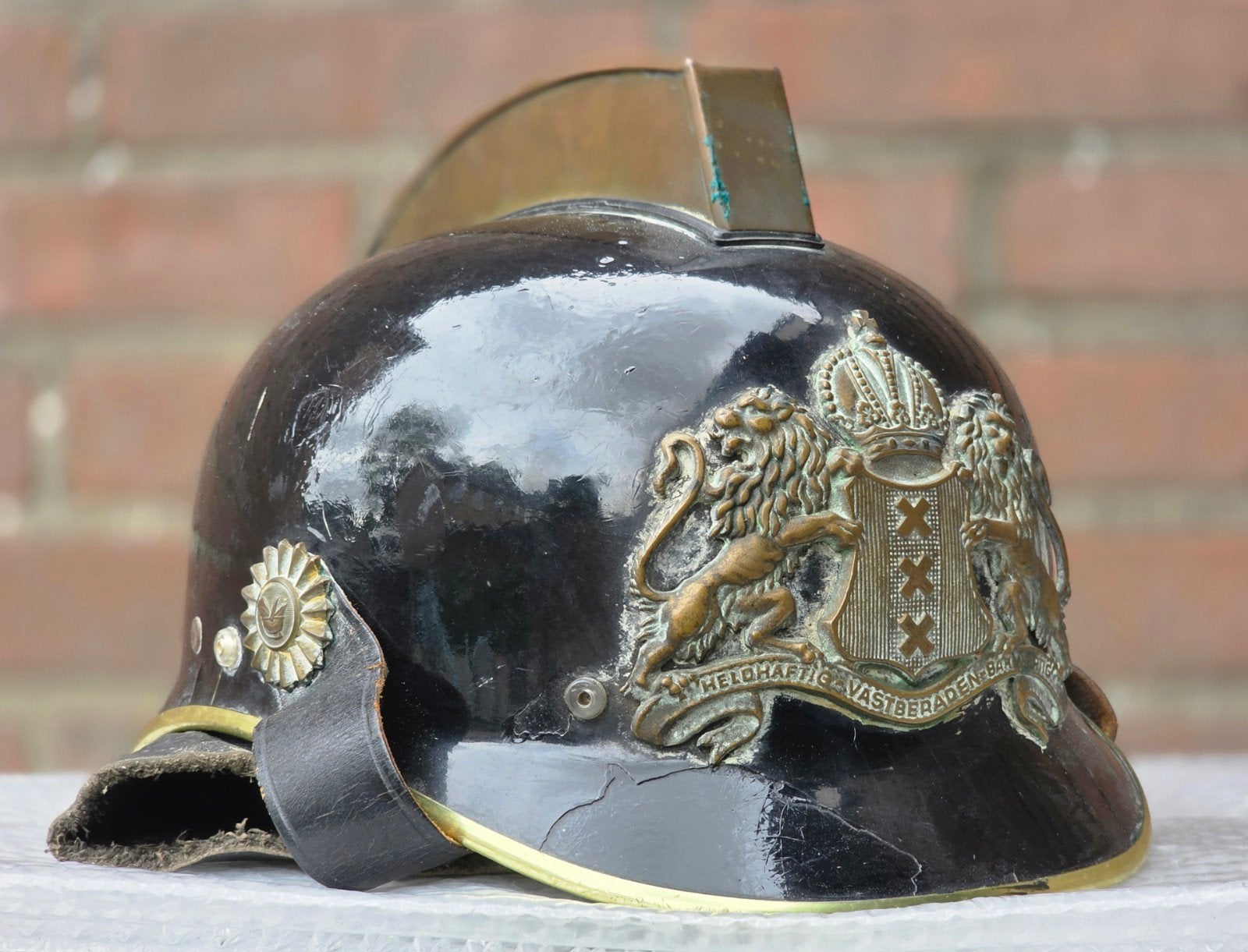 brandweerhelm brandweer Nederland Amsterdam Kraaijer, Ophalen of Verzenden, Landmacht, Nederland, Embleem of Badge