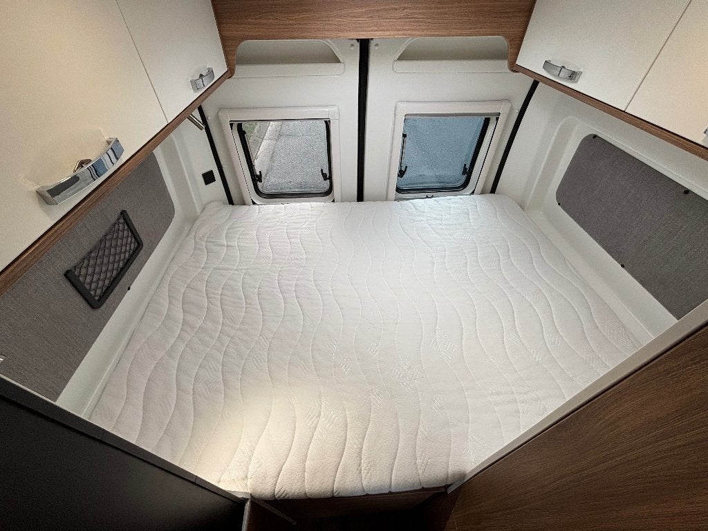 Foto 18 van Zeer nette Pilote V600G buscamper met 3 slaapplaatsen