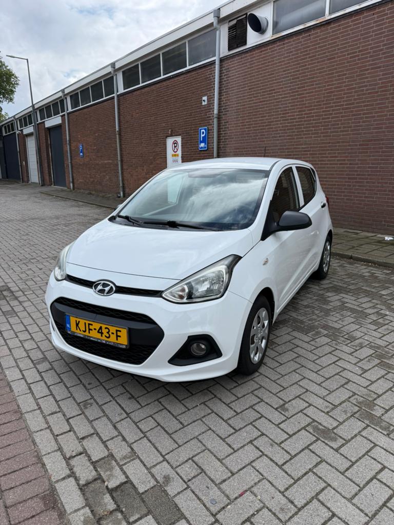 Hyundai i10 1.0i 66pk 2015 Wit, Auto's, Hyundai, Stof, Zwart, Wit, Bedrijf