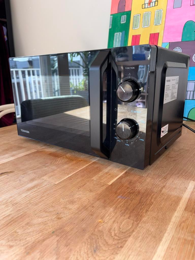 Toshiba microwabe, Ophalen, Zo goed als nieuw, Magnetron