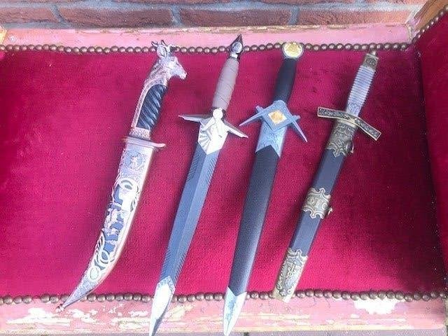 lot van 4 dolken, allen netjes, Verzamelen, Militaria | Algemeen, Ophalen of Verzenden, Overige soorten, Duitsland, Mes of Dolk