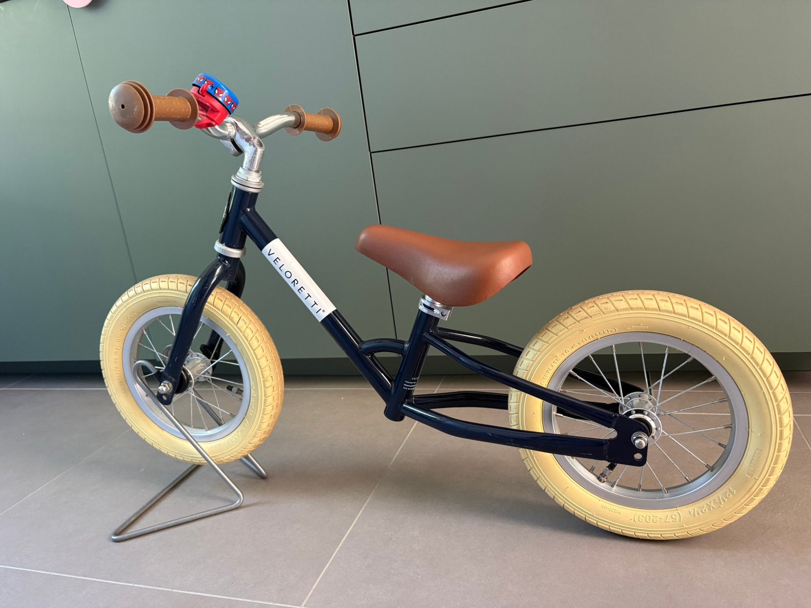 Veloretti loopfiets blauw incl. handige standaard, Ophalen, Gebruikt, Loopfiets