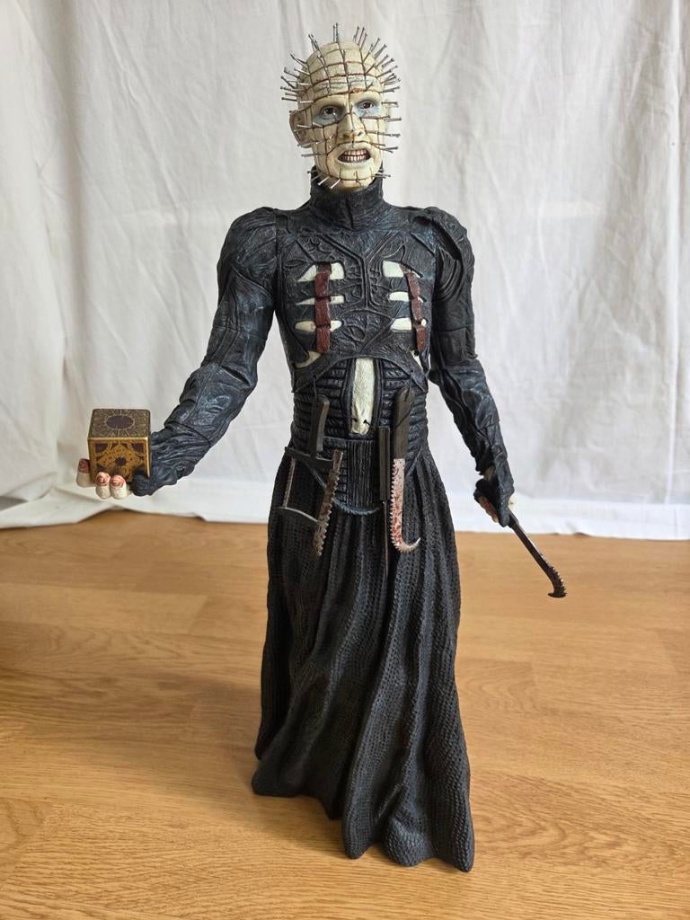 Hellraiser Pinhead 47cm hoog met geluid, Ophalen of Verzenden