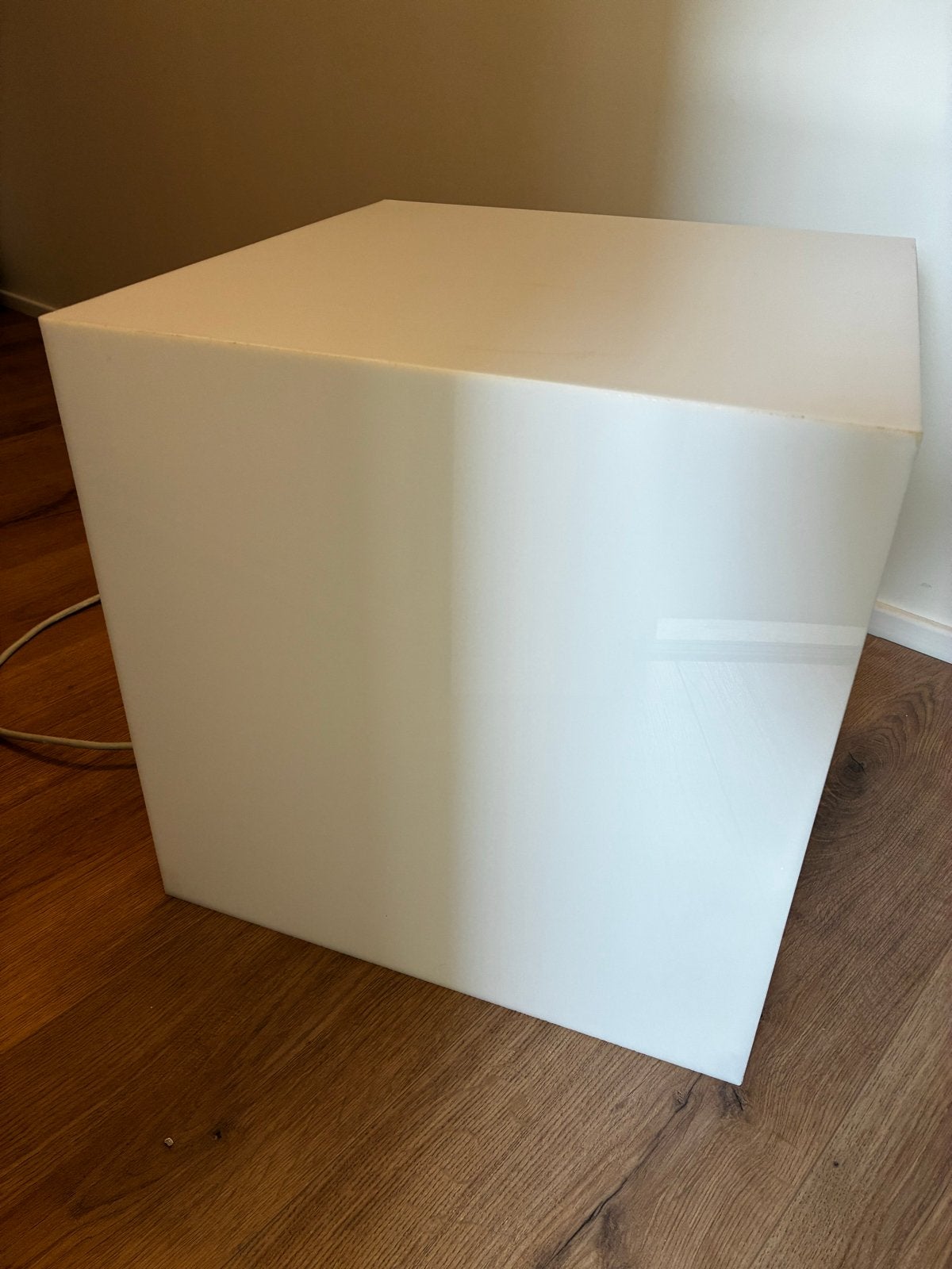 Witte (lichtgevende) kubus vloerlamp / sfeerlamp, Ophalen, Kunststof, E27 (groot), Zo goed als nieuw