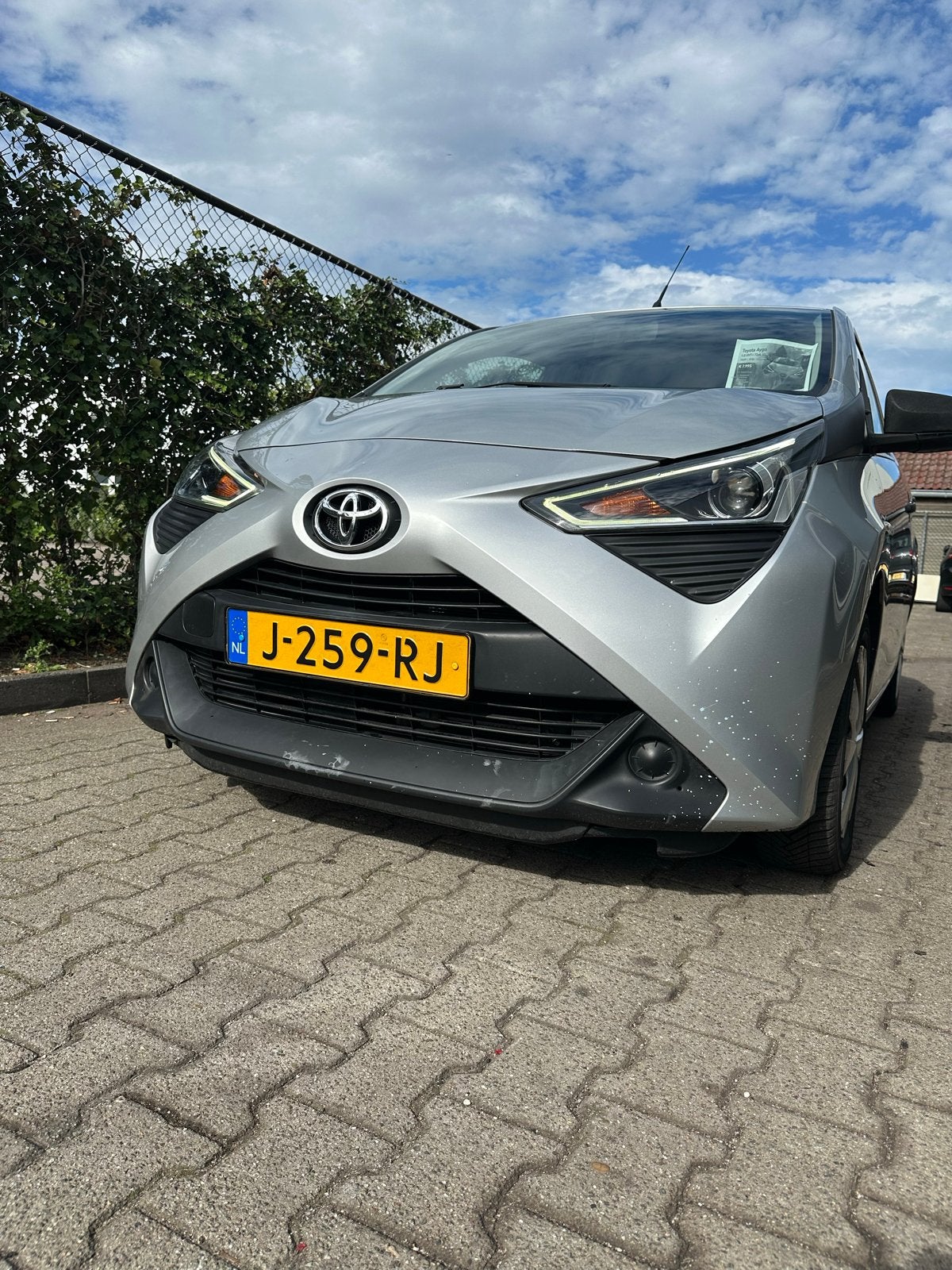 Toyota Aygo 1.0 Vvt-i 72pk 5D 2020 btw Grijs nap km: 88870, Auto's, Voorwielaandrijving, 4 stoelen, Origineel Nederlands, Bedrijf