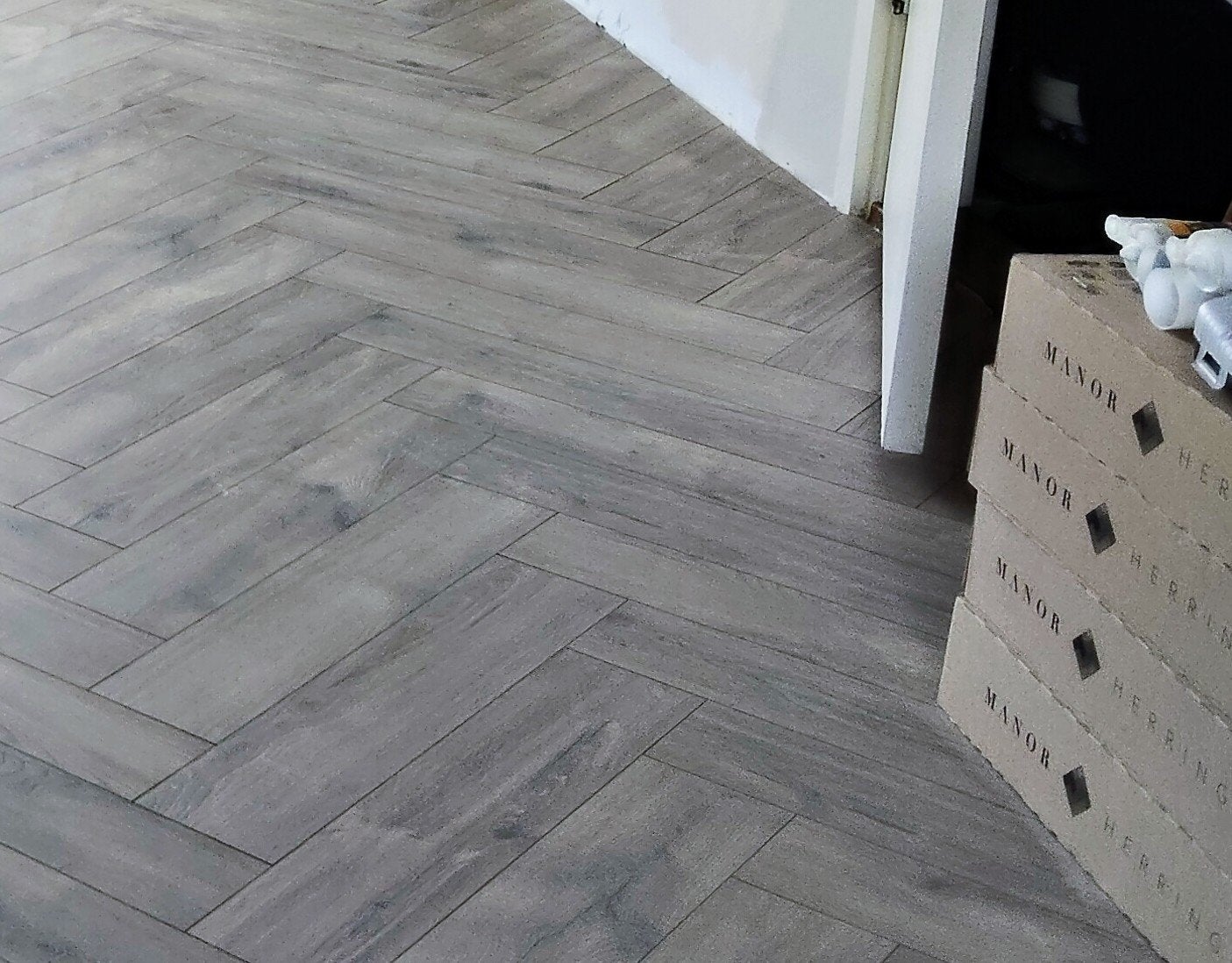 Vijf pakken visgraat Laminaat kleur "eiken beige" Hornbach, Doe-het-zelf en Verbouw, Ophalen, 50 tot 150 cm, Nieuw, 5 tot 10 m²