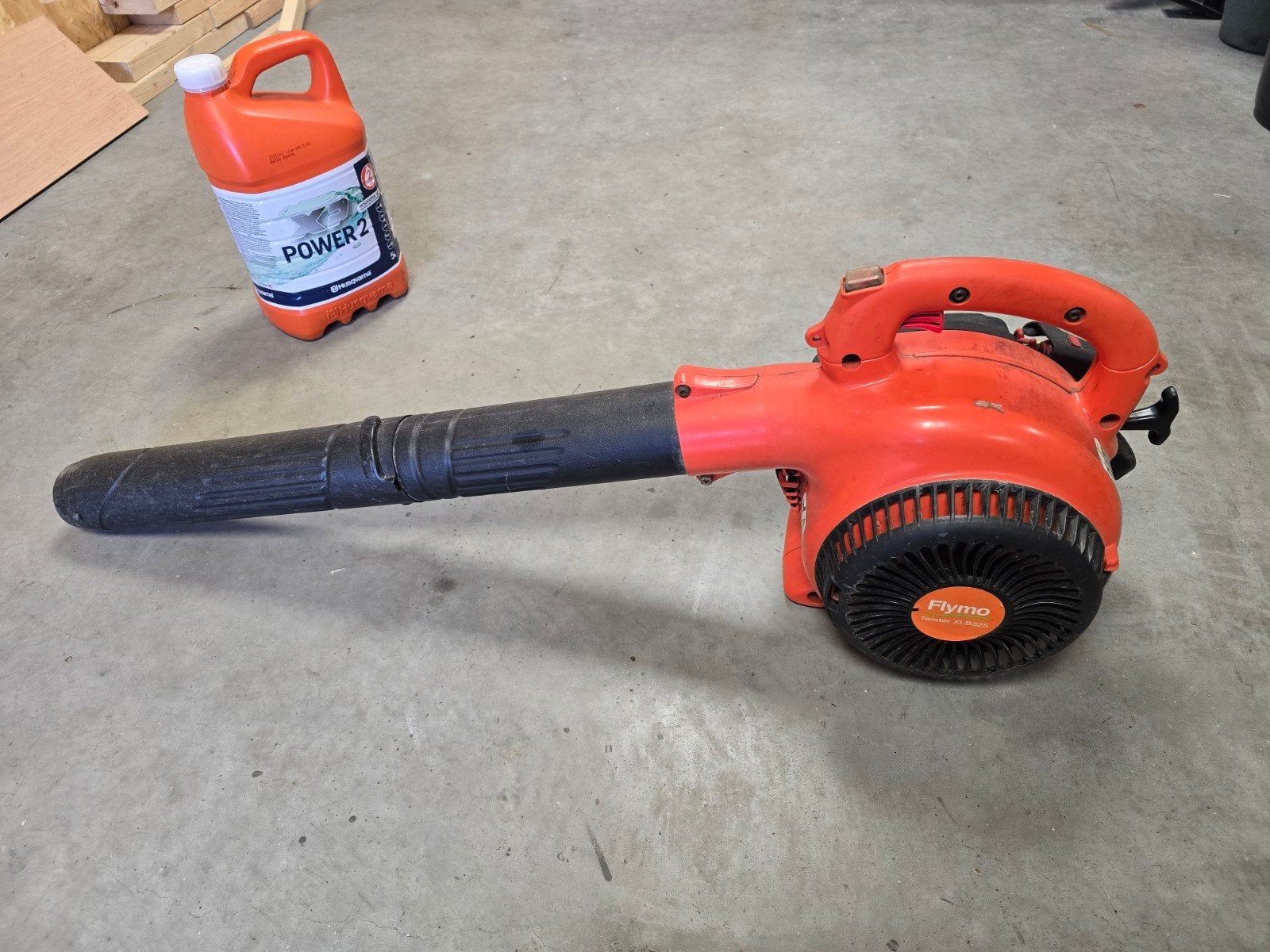 Flymo Twister XLB325 benzinebladblazer, Ophalen, Benzine, Gebruikt, Handgedragen