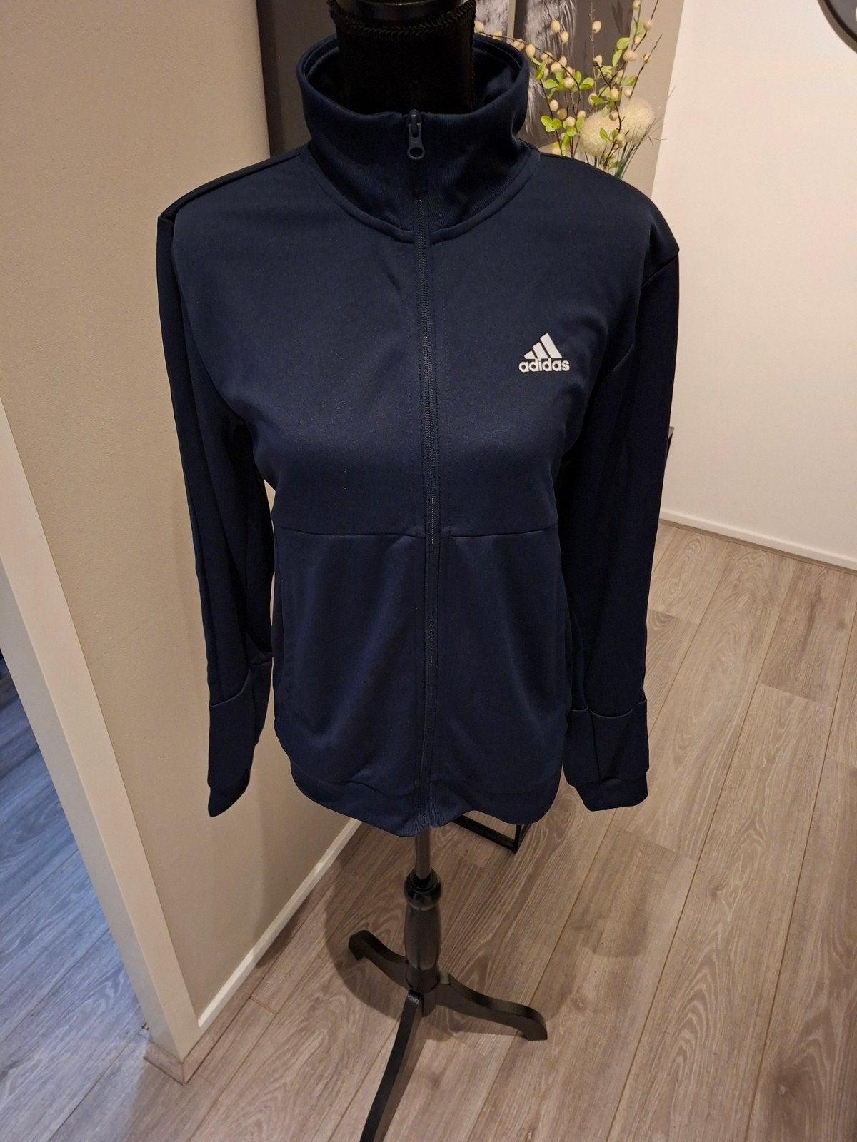 Adidas MTS Slim Zipped trainingsjack - Maat S, Nieuw, Ophalen of Verzenden, Fitness of Aerobics, Maat 36 (S)