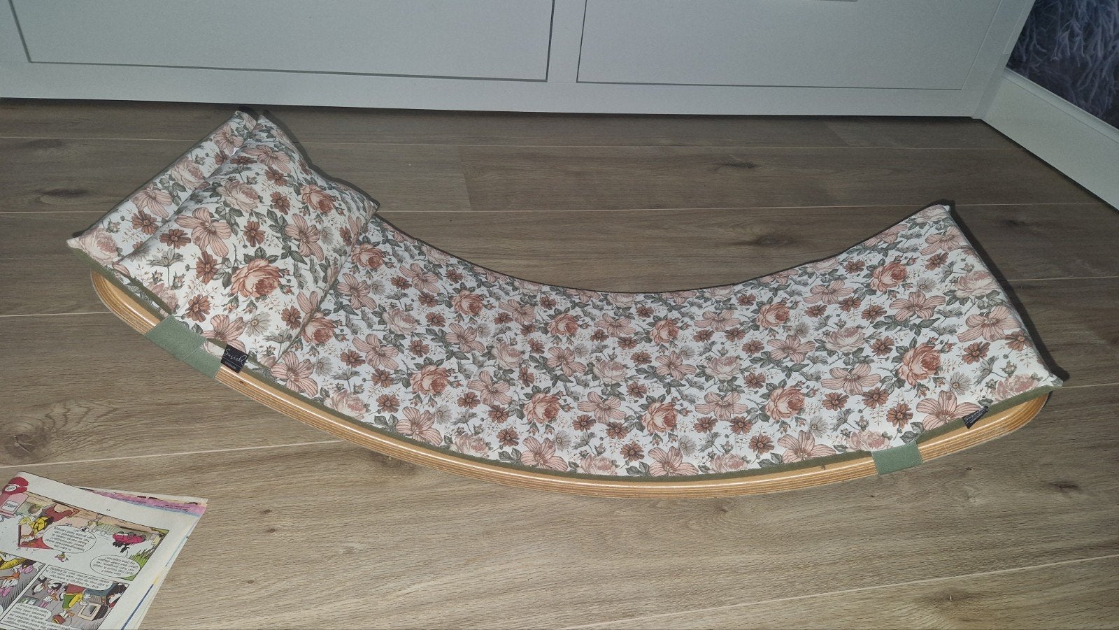 wobbel met bloemenprint kussen, Ophalen, Zo goed als nieuw