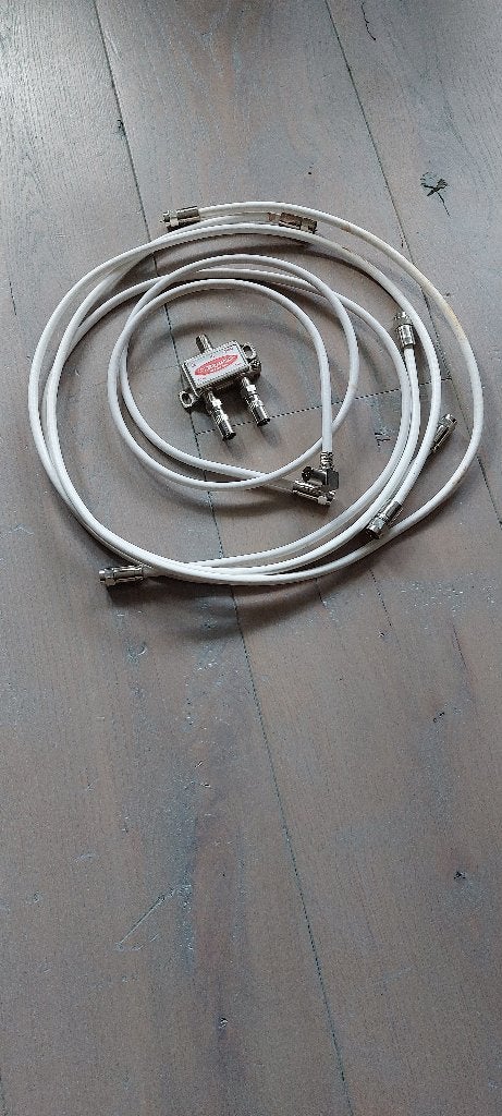 coax splitter en kabels, Ophalen of Verzenden, Gebruikt, Minder dan 2 meter, Coaxiale kabel