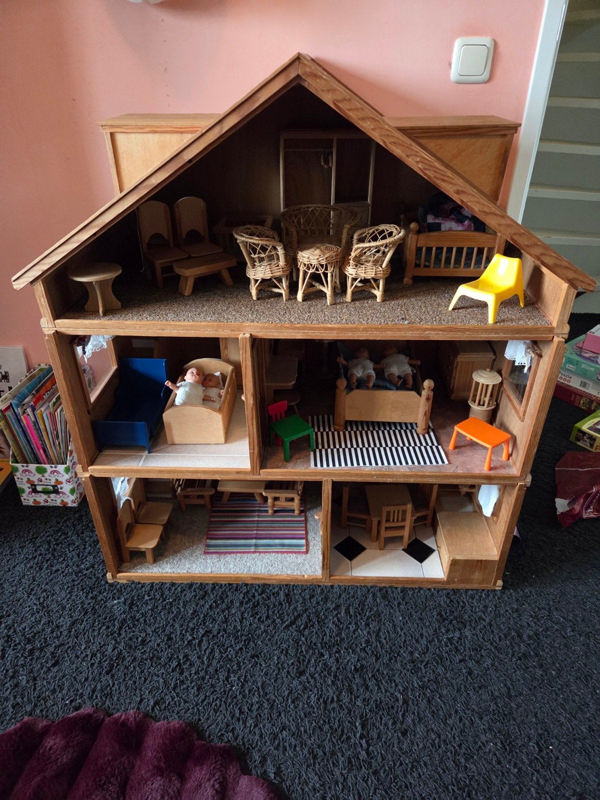 Groot houten poppenhuis uit de jaren '90 met meubels!, Kinderen en Baby's, Ophalen, Gebruikt, Poppenhuis