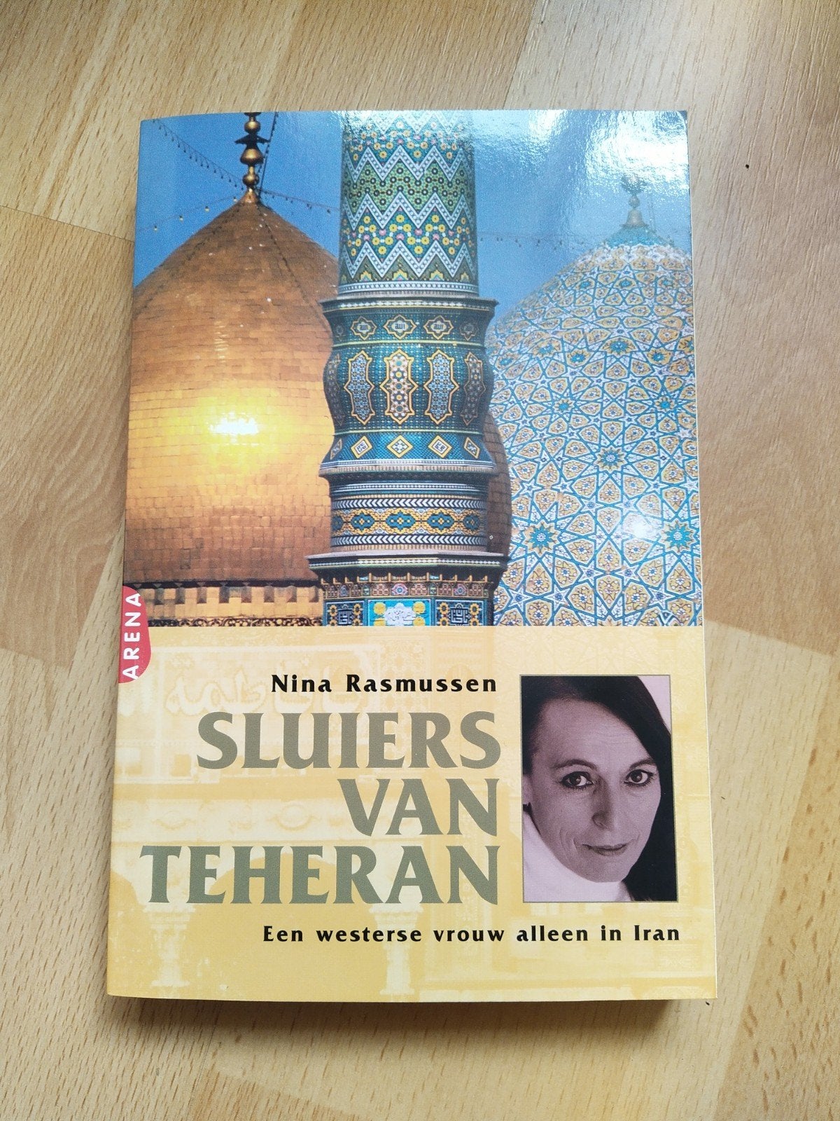 Boek. Sluiers van teheran - Nina Rasmussen., Ophalen of Verzenden, Zo goed als nieuw