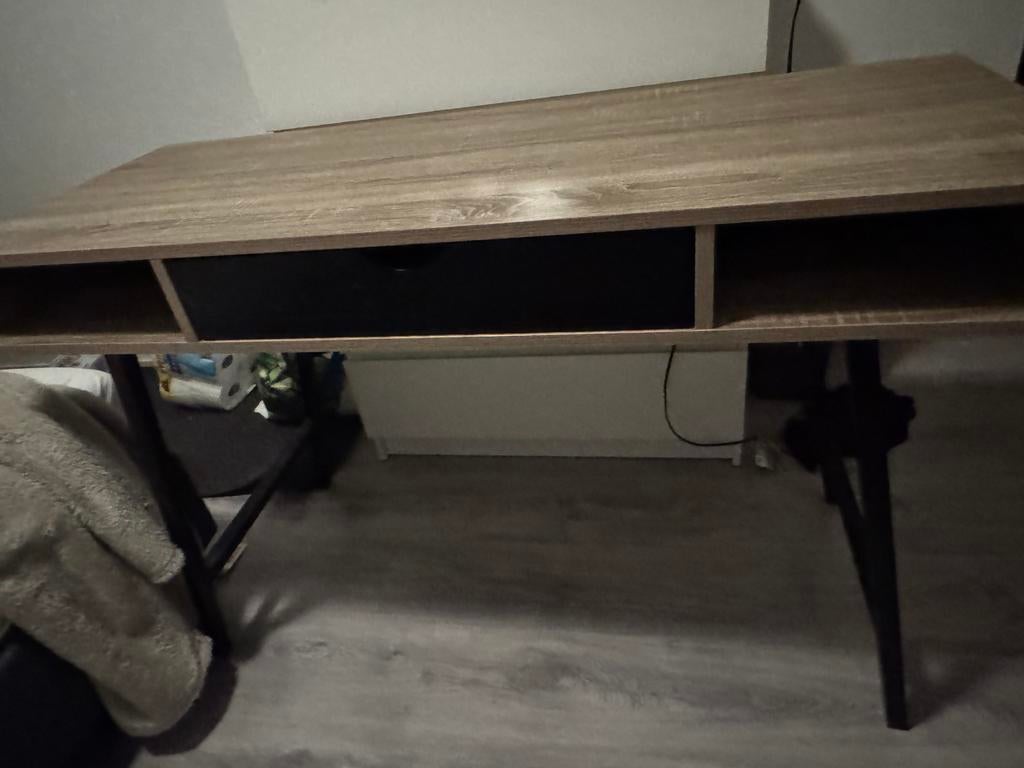 Ikea bureaus, Ophalen, Zo goed als nieuw