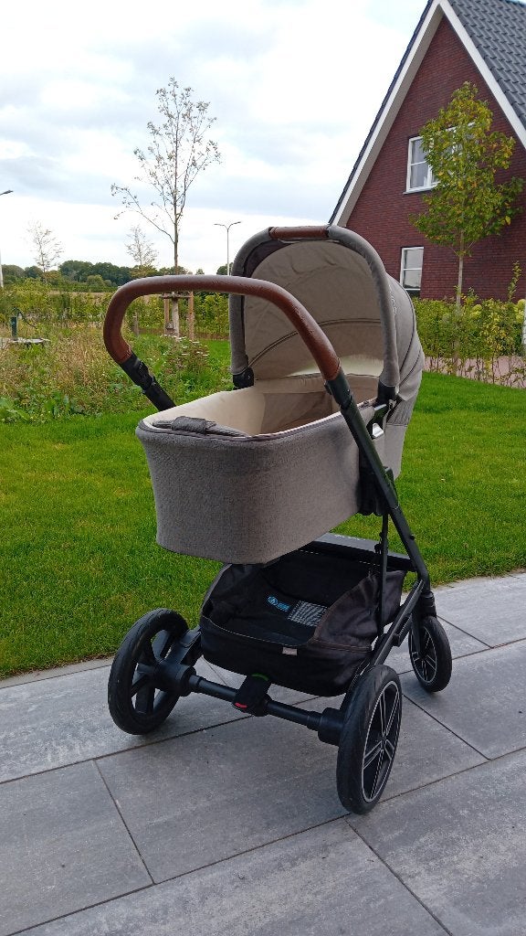 Complete combi-kinderwagen met reiswieg en accessoires, Zo goed als nieuw, Combiwagen, Met reiswieg, Ophalen