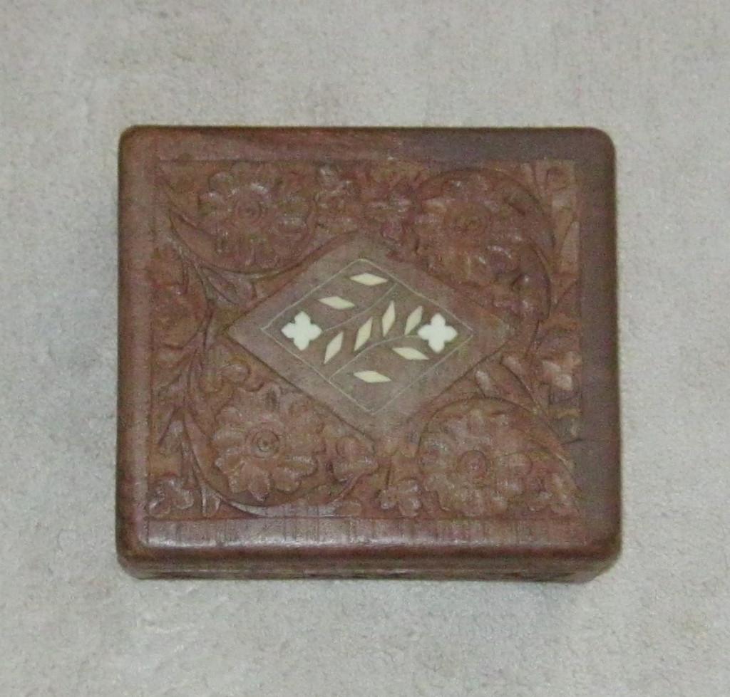 Oud handgemaakt houten kistje met ingelegd parelmoer., Antiek en Kunst, Ophalen of Verzenden