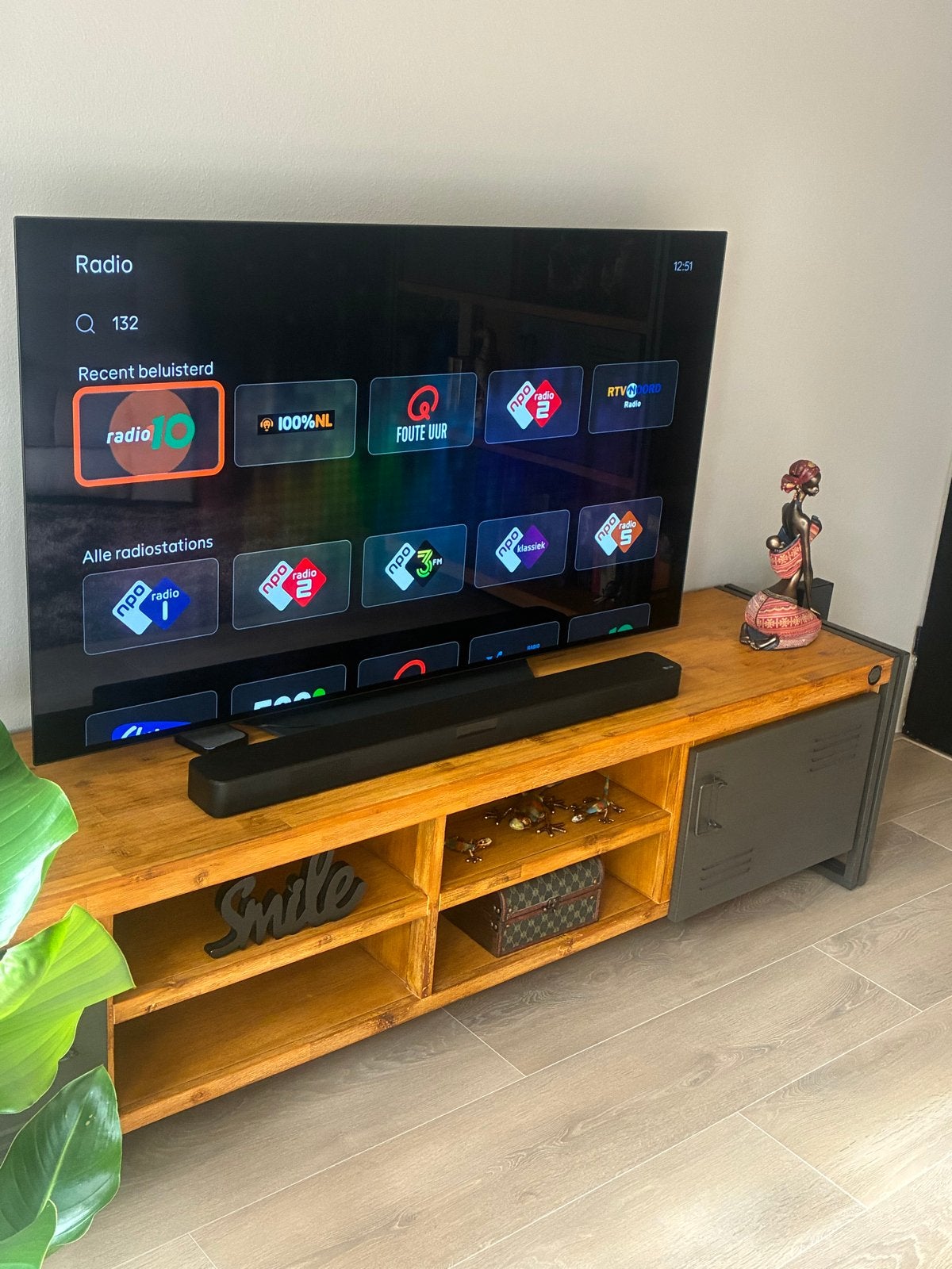 Foto 3 van LG OLED Smart TV met Soundbar en Subwoofer 65 inch. 3,5 jaar
