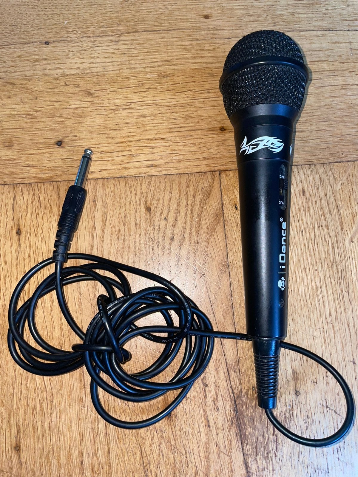 Zwarte microfoon met kabel karaoke - zgan, Ophalen, Zo goed als nieuw, Zangmicrofoon