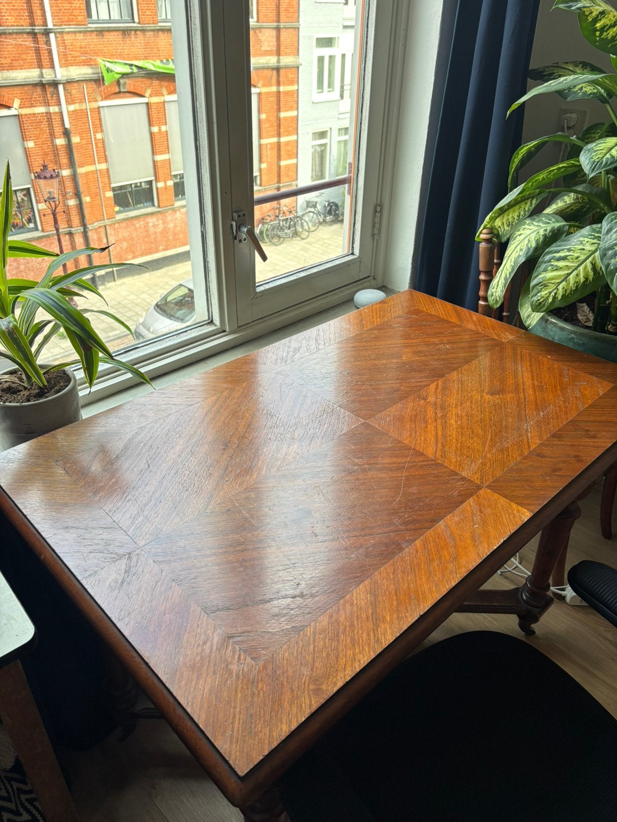 Houten tafel met wieltjes, Ophalen