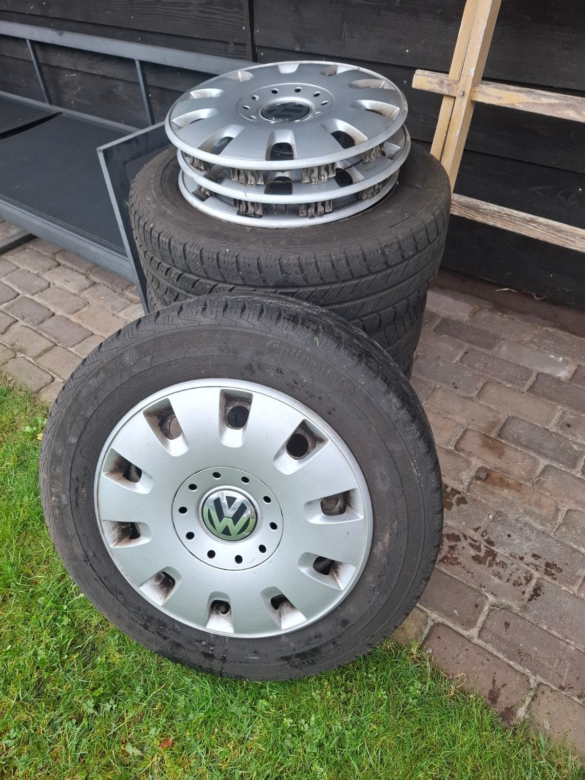 Winterbanden met stalen velgen + wieldoppen (Continental), Auto-onderdelen, Ophalen, Gebruikt, 16 inch, Banden en Velgen