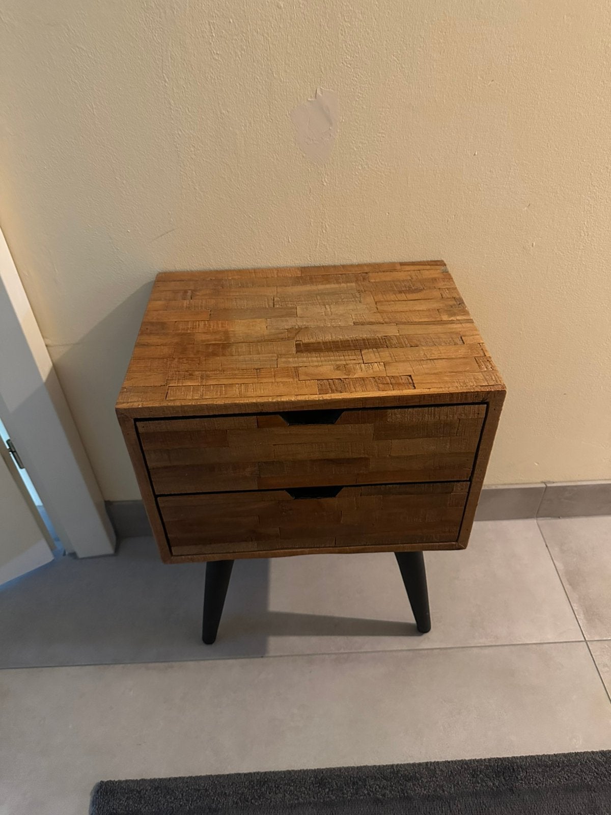 Teakhouten nachtkastje ladekast op 4 schattige pootjes, Ophalen, Zo goed als nieuw, Minder dan 45 cm