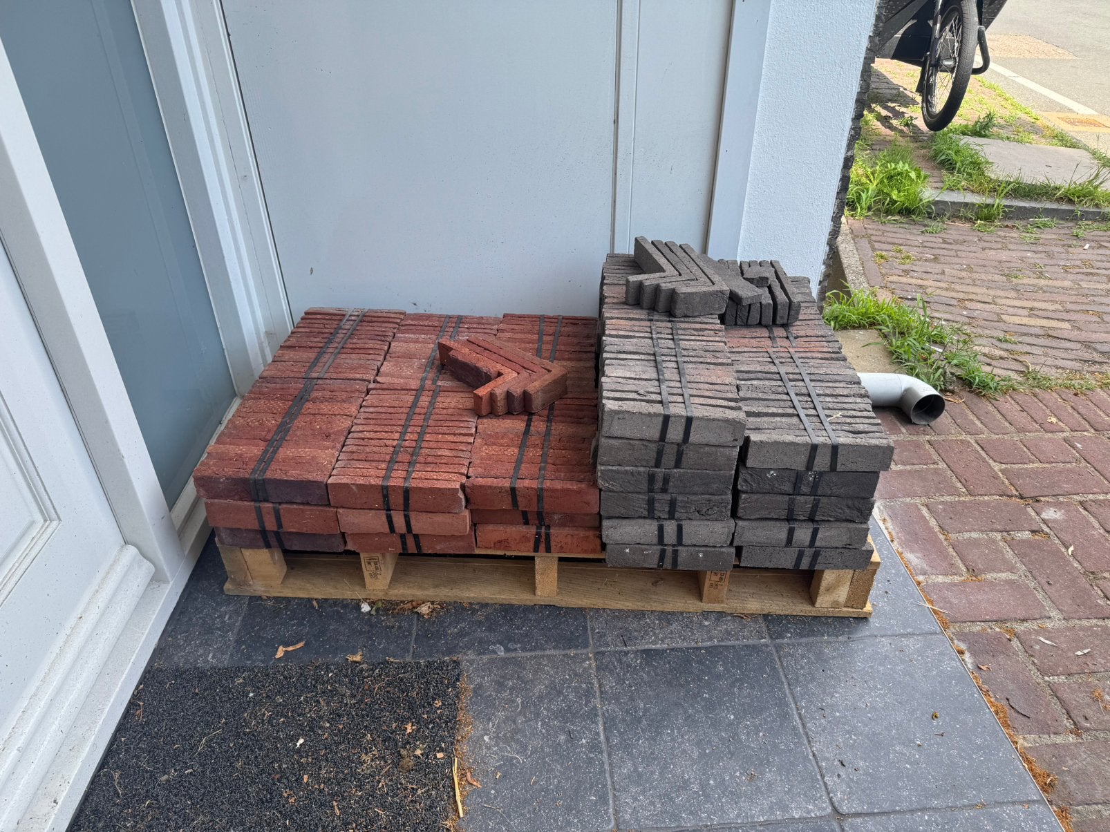 Steenstrips. 270 rode 5 x 21cm, Ophalen, Zo goed als nieuw, Bakstenen