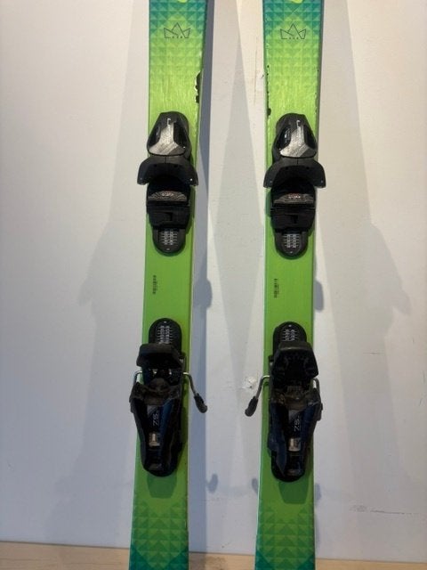Elan Ace RC Junior Sportieve Carveski's lengte 140 gebruikt, Sport en Fitness, Skiën en Langlaufen, Overige merken, Info@elanski.com