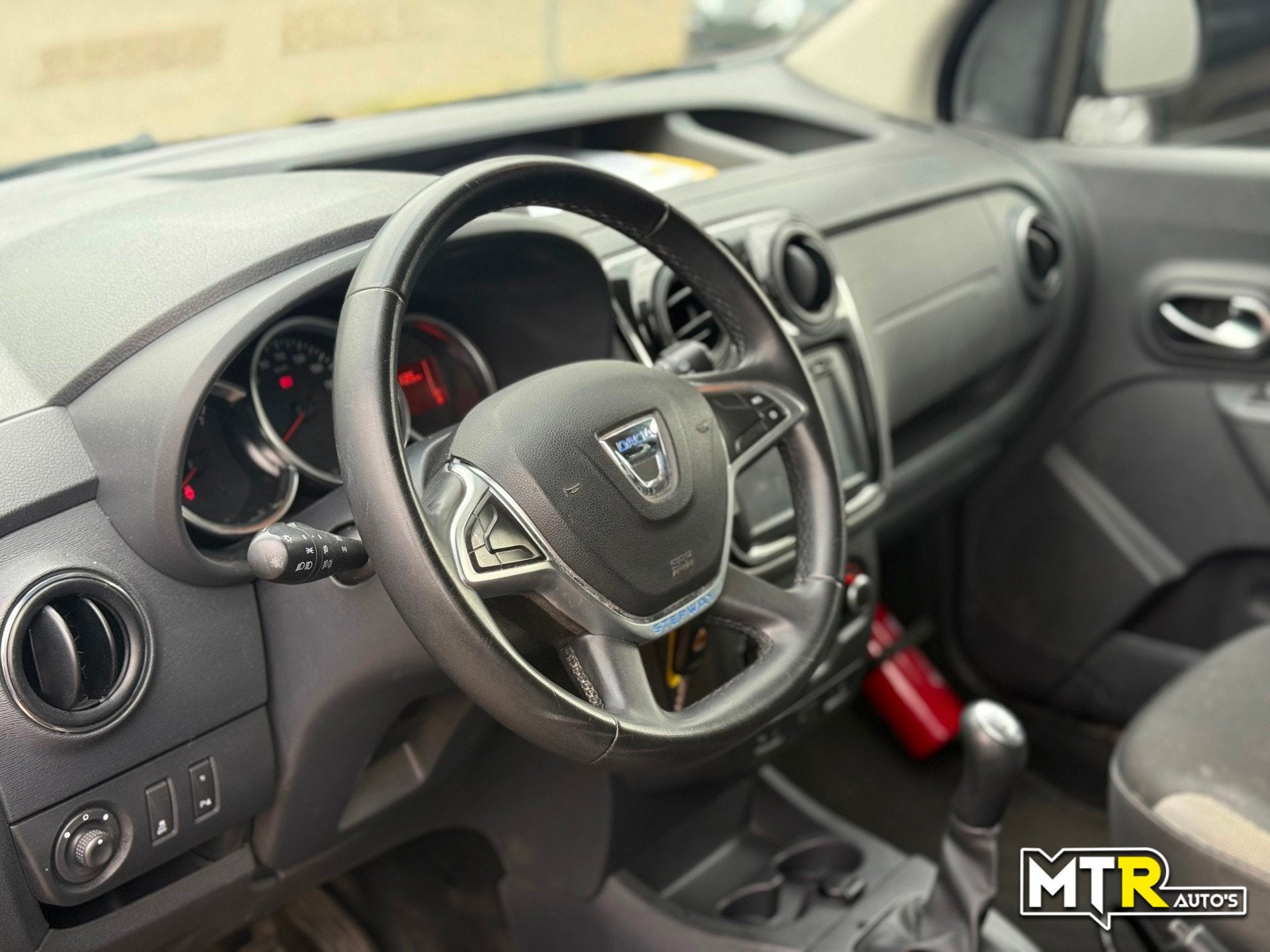 Dacia Dokker 1.2 TCe S&S Série Limitée Stepway CRUISE|AIRC, Voorwielaandrijving, Stof, Gebruikt, Zwart