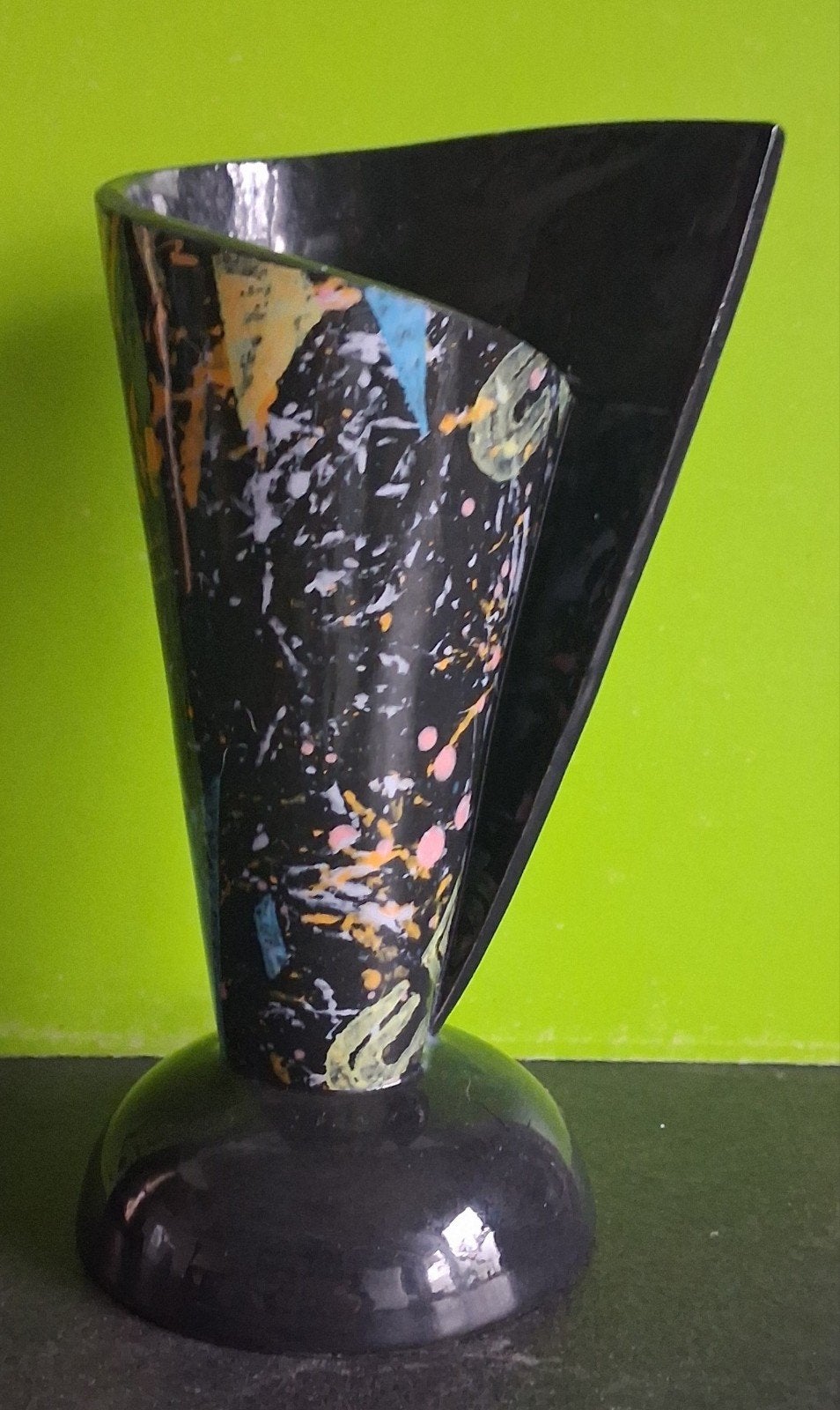 Spiraalvaas. Keramiek. Kamphuis (1950). 17.7 cm., Ophalen, Overige kleuren, Aardewerk of Porselein, Minder dan 50 cm