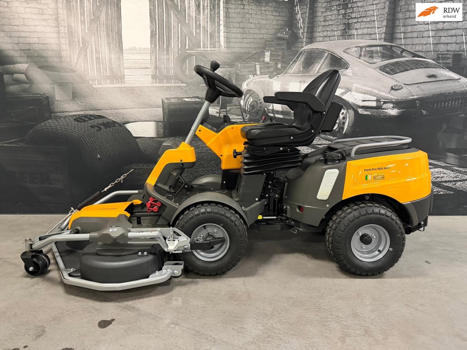 Stiga Park Pro 900 AWX | EX BTW | 56 Uur, Auto's, Gebruikt, Overige carrosserieën, Overige brandstoffen, Geel