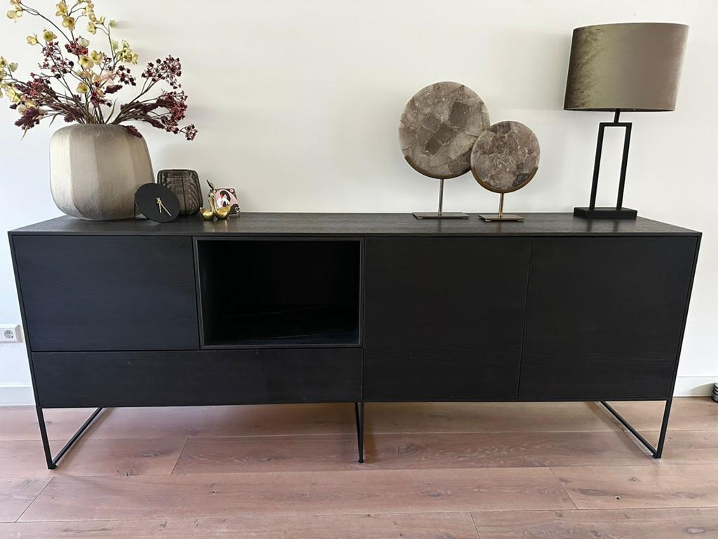 Dressoir massief eiken met stalen onderstel, Huis en Inrichting, Kasten | Dressoirs, Zo goed als nieuw, 200 cm of meer, 50 tot 75 cm