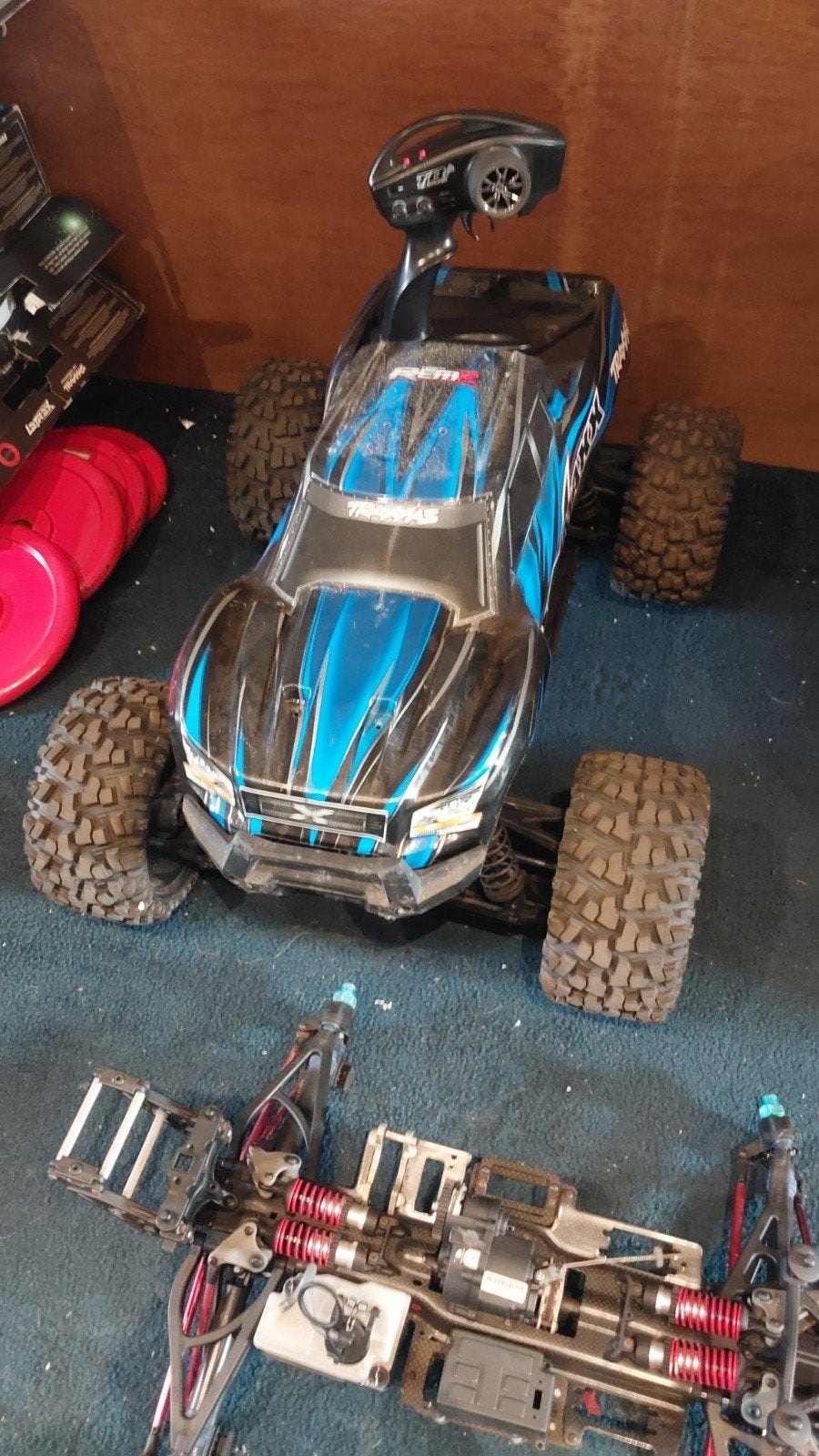 2x Traxxas  X-maxx 8S ,  4 kappen/body's, Gebruikt, Auto offroad, Overige schalen, Ophalen