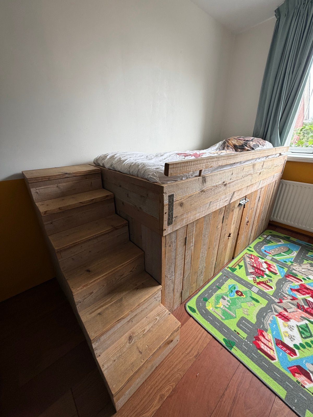 Steigerhouten hoogslaper met trap en speelruimte, Huis en Inrichting, Ophalen, Gebruikt, 90 cm, Eenpersoons