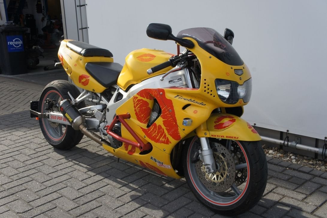 HONDA CBR 900 RR FIREBLADE () 48,481 km, Motoren, Motoren | Honda, HONDA, 4 cilinders, Motorrijbewijs A, Bedrijf