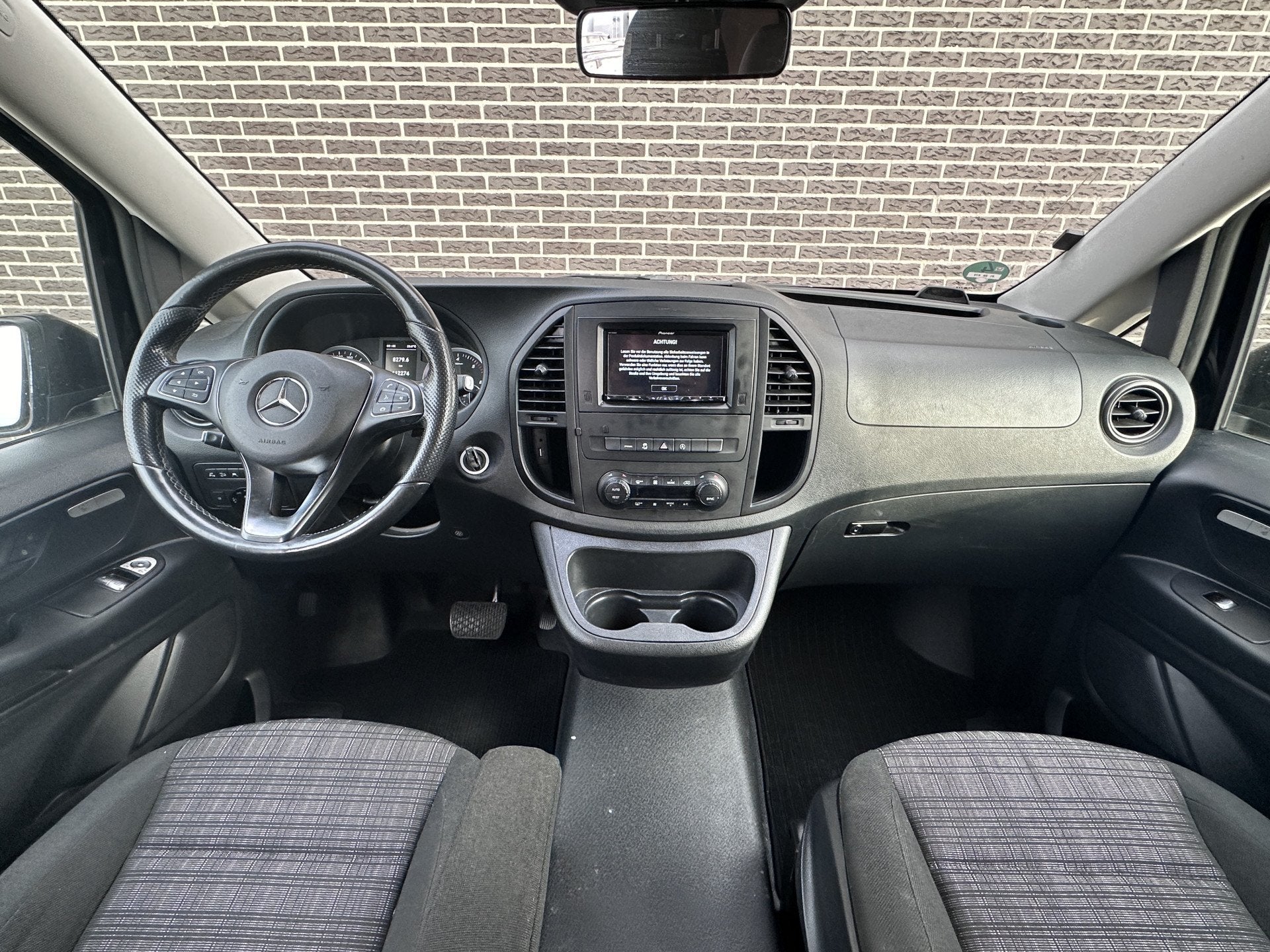 Mercedes-Benz Vito 116 CDI MIXTO BLUETEC 4X4 DC | Navigatie, Auto's, Gebruikt, 4 cilinders, 2000 kg, Zwart