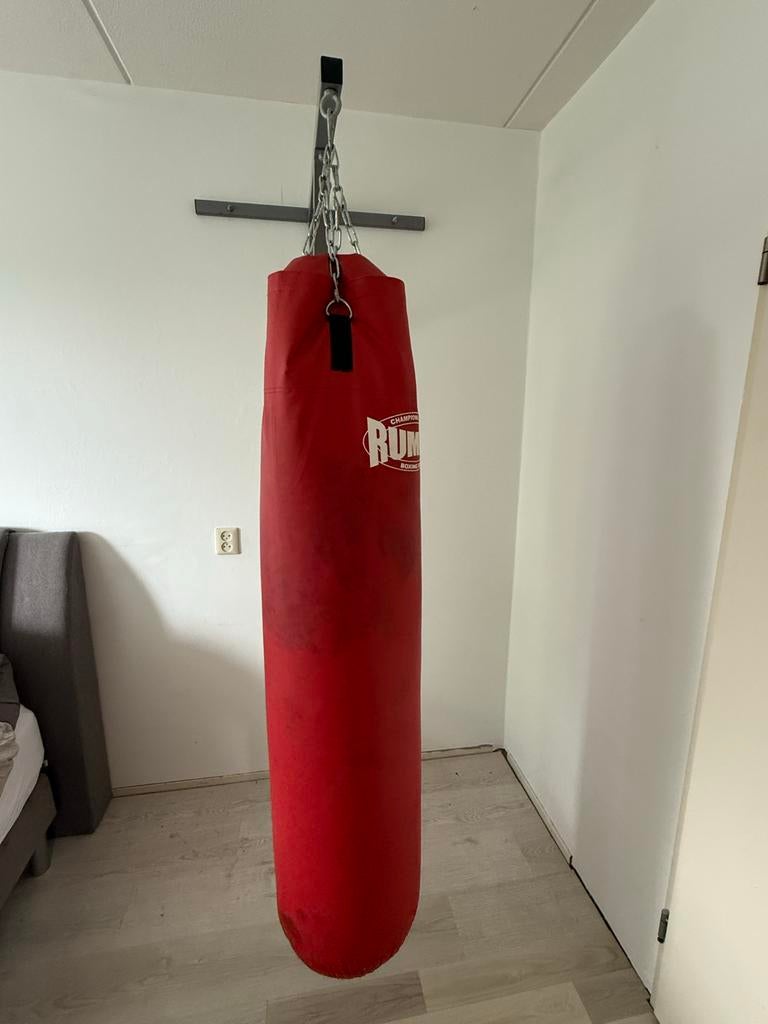 Rode rumble bokszak met muurbeugel, Sport en Fitness, Ophalen, Gebruikt, Bokszak