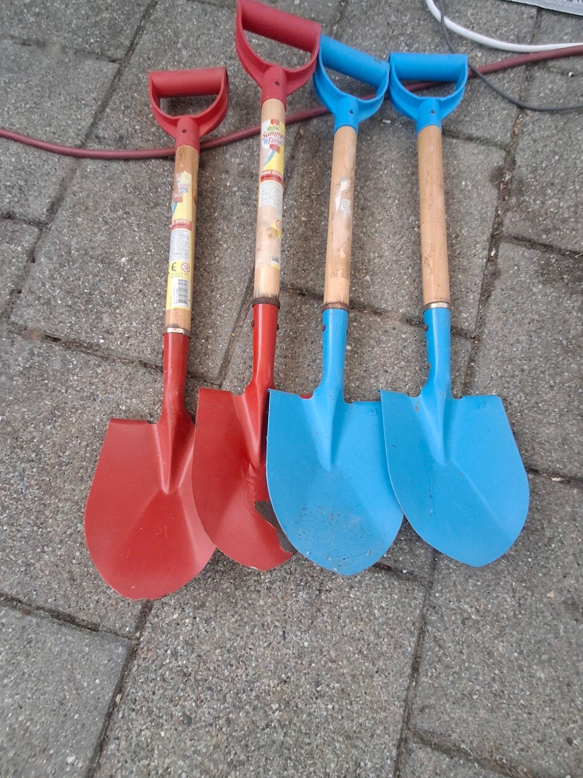 Set van 4 kinderschepjes (2 rood, 2 blauw), Kinderen en Baby's, Speelgoed | Buiten | Los speelgoed, Ophalen, Gebruikt