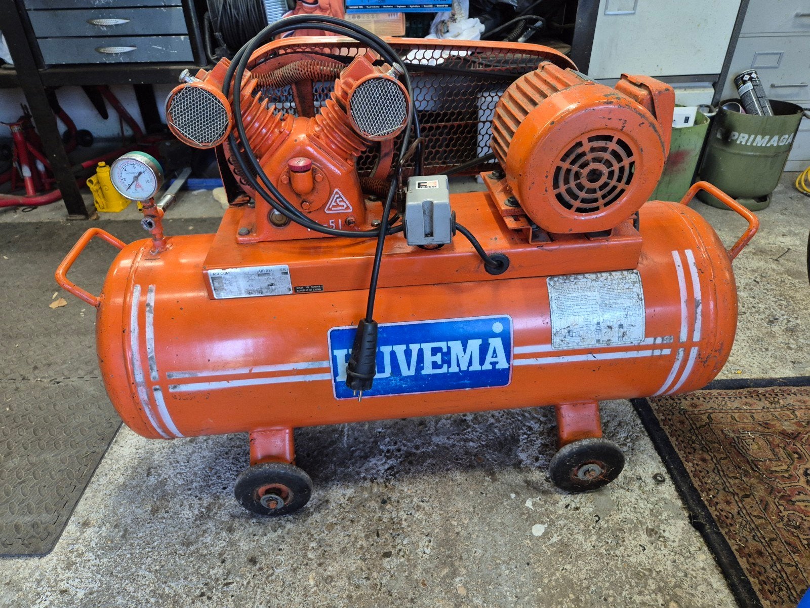 Huvema VA-51 compressor 2 cilinder, Doe-het-zelf en Verbouw, Compressors, Ophalen, Gebruikt, 200 tot 400 liter/min, Mobiel