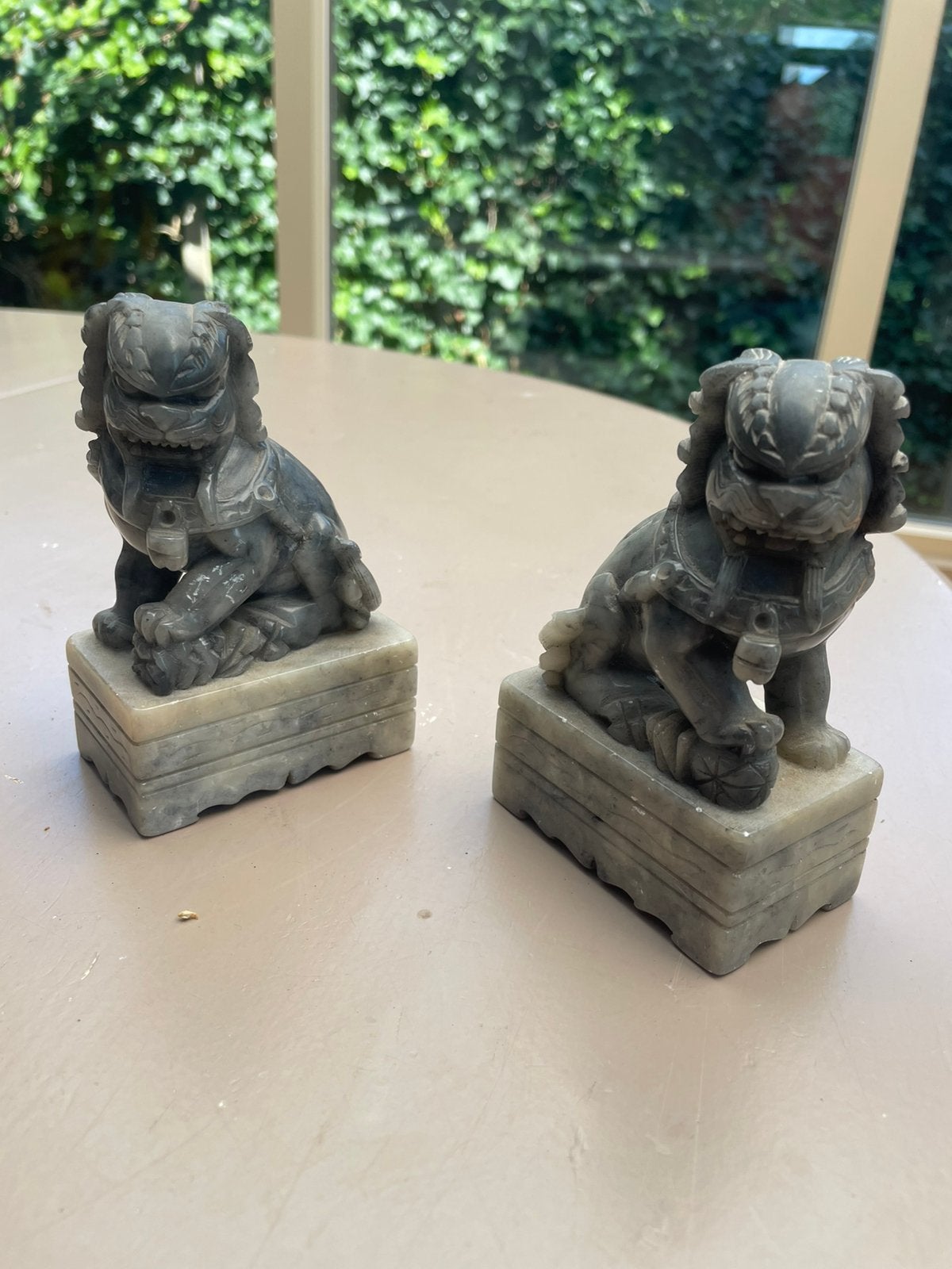 Twee spekstenen tempelleeuwen, Ophalen of Verzenden