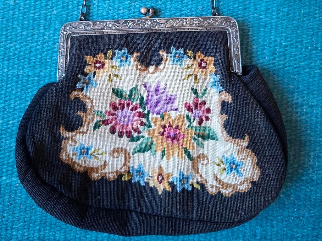 Petit point beugeltasje, Ophalen
