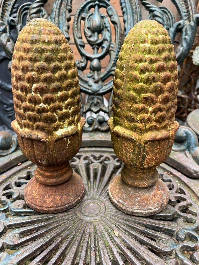 Set van 2 gietijzeren oude brocante  dennenappels/eikels, Ophalen